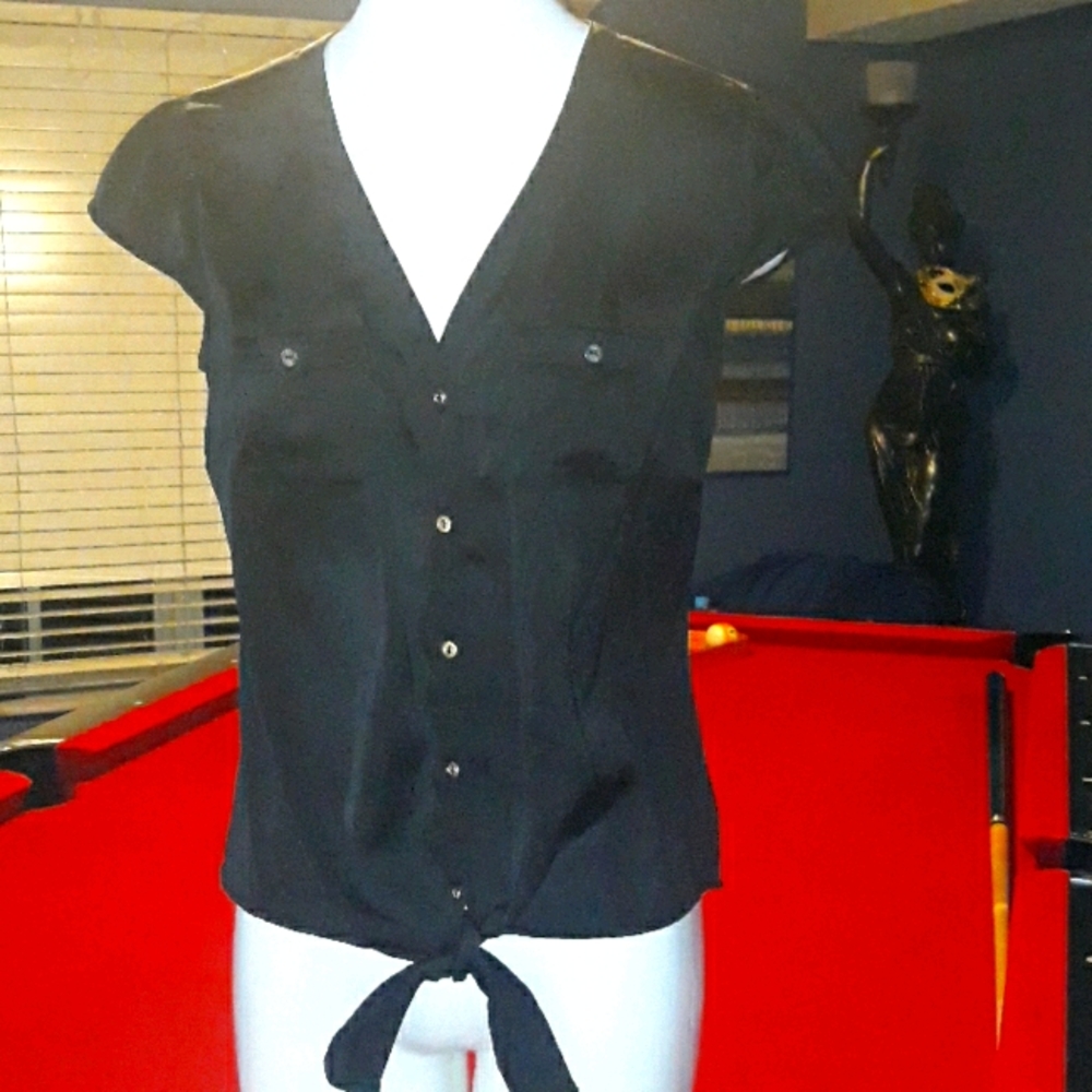 GUESS - Picture 2 of 10
